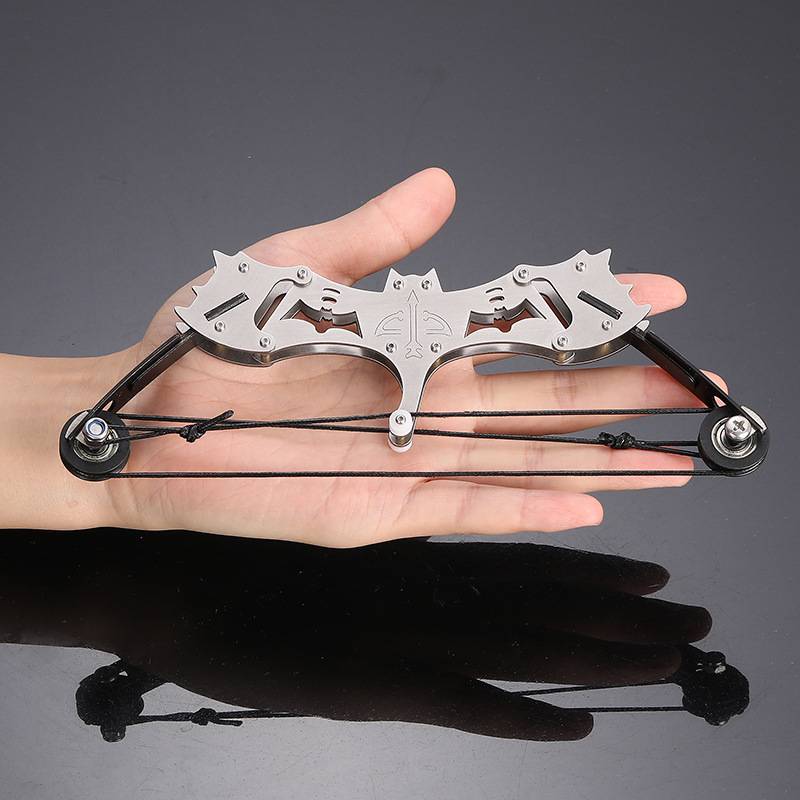 22 cm bow + 5 arrows + tools + paper metal arrows